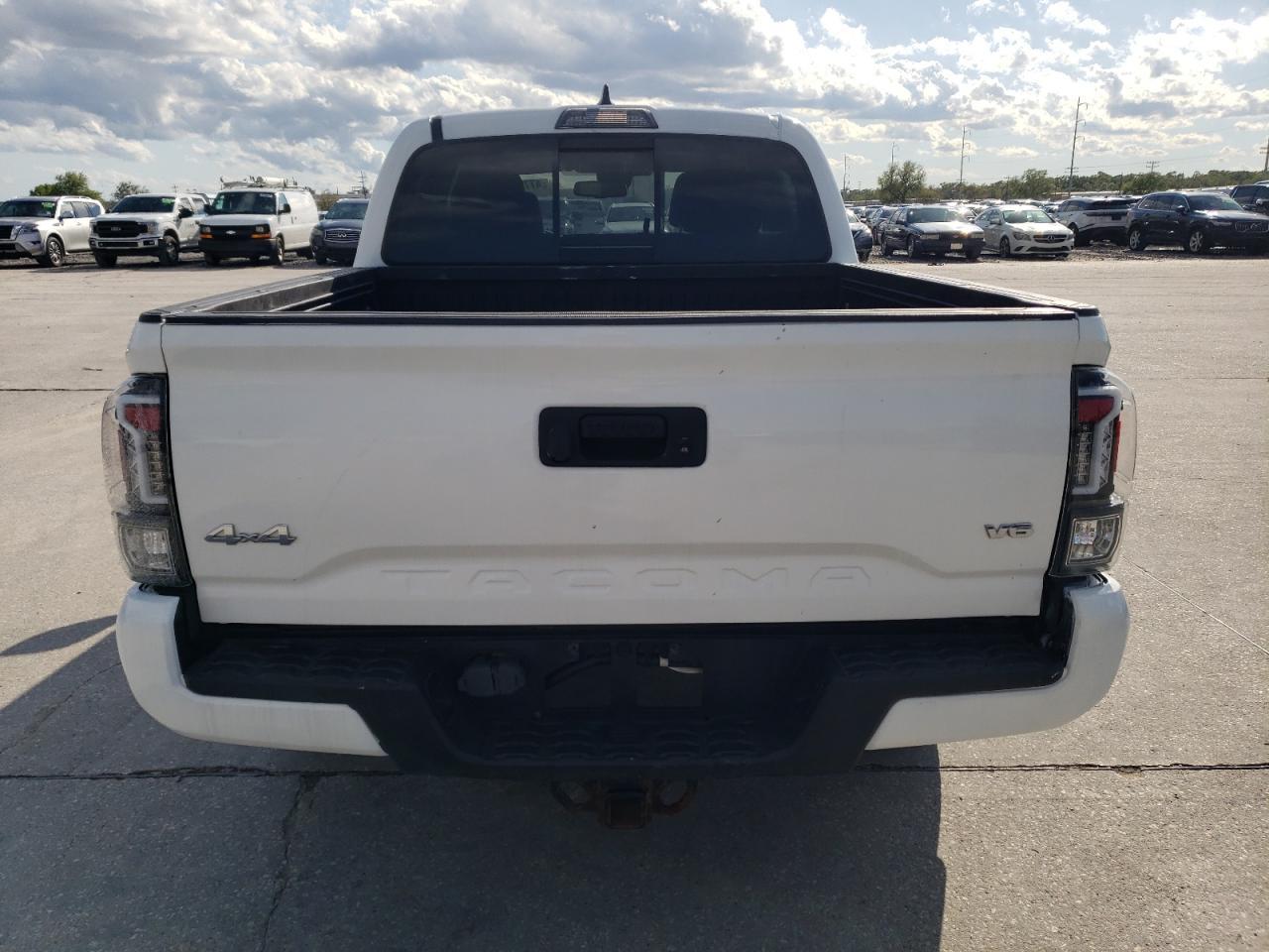 2018 TOYOTA TACOMA DOU - Фото 6