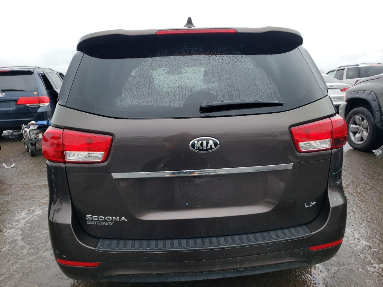 2017 KIA SEDONA LX - Image 6