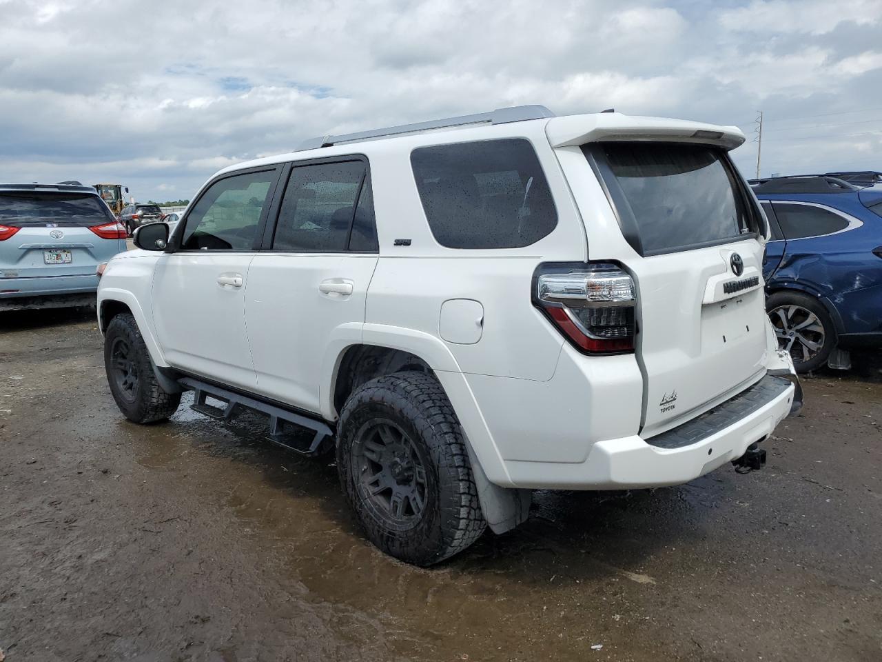 2018 TOYOTA 4RUNNER SR - Image 2