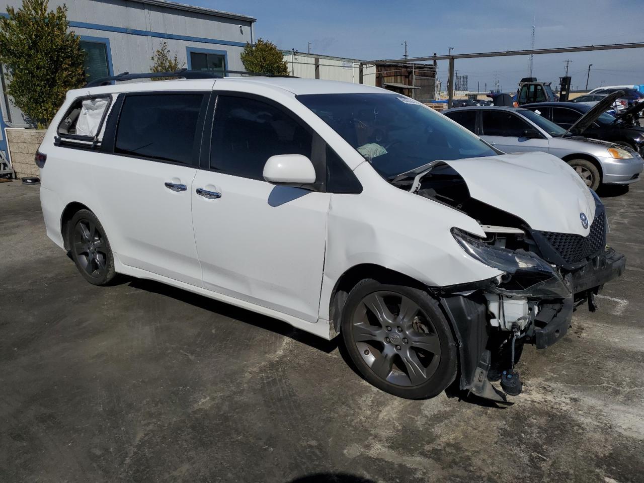 2015 TOYOTA SIENNA SPO - Image 4
