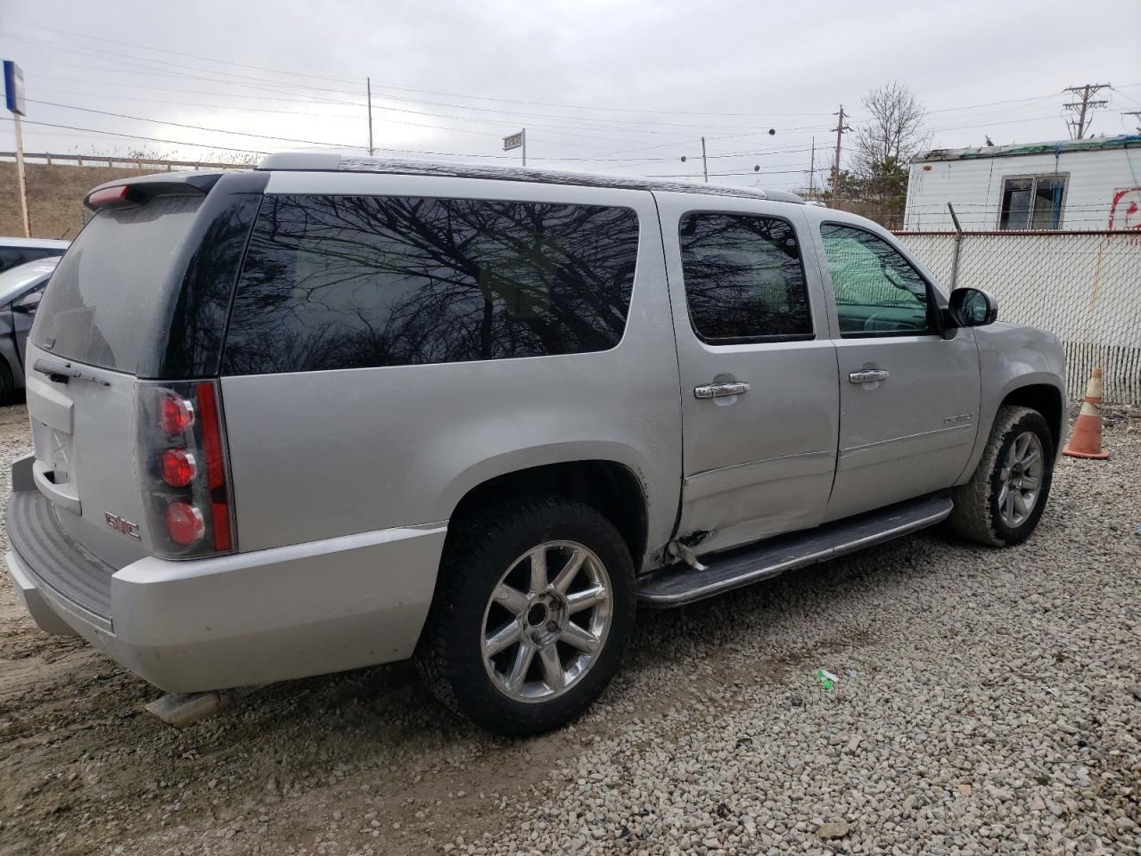 2012 GMC YUKON XL D - Image 3