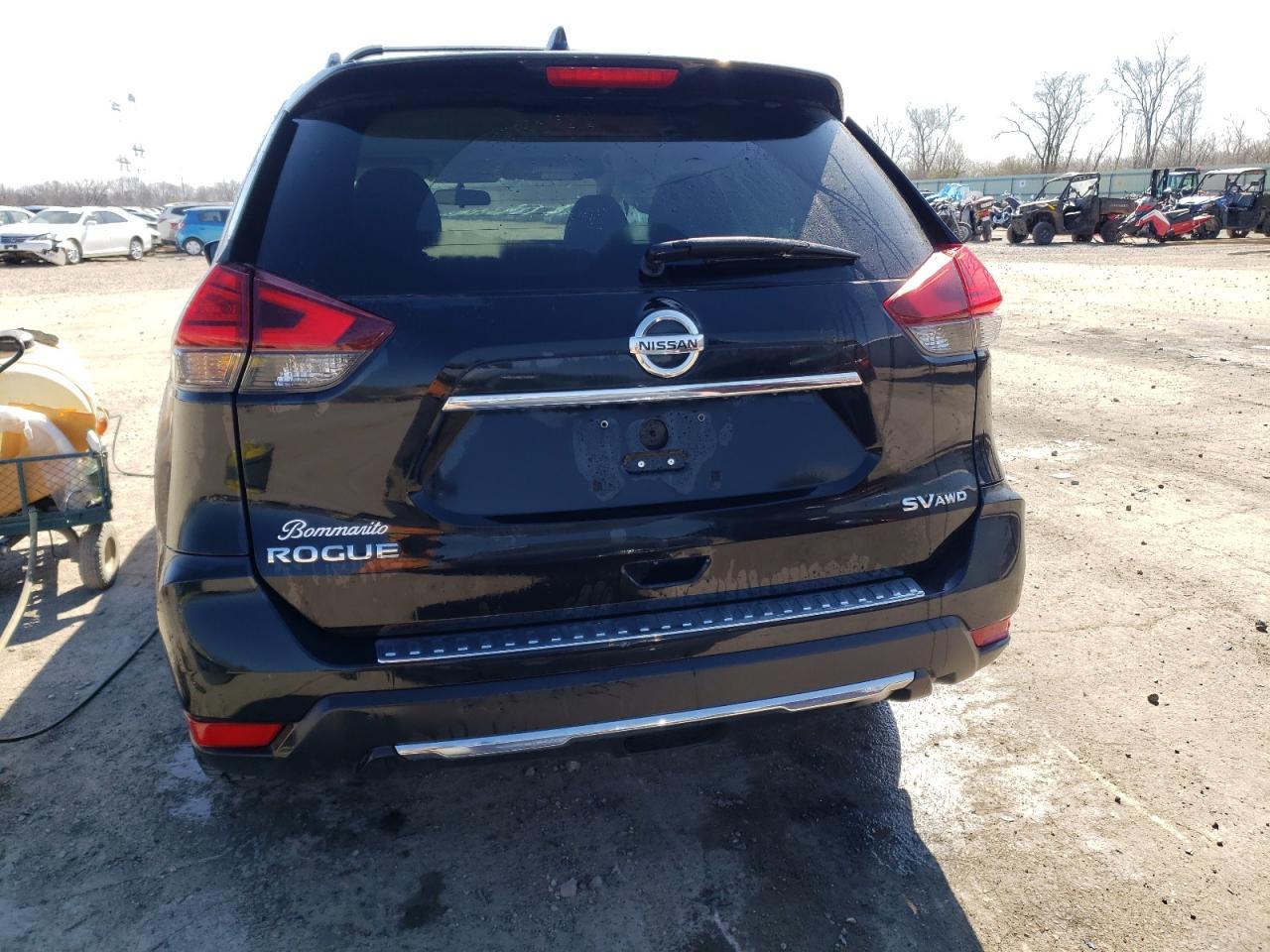 2017 NISSAN ROGUE SV - Image 6