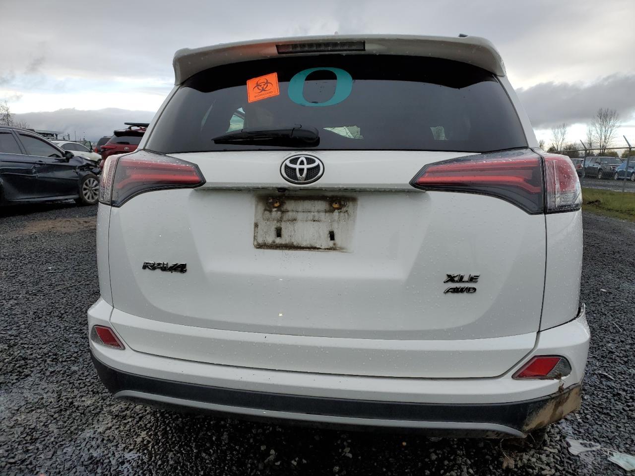 2017 TOYOTA RAV4 XLE - Image 6