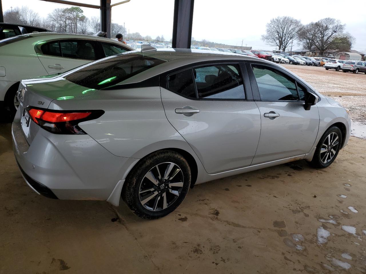 2021 NISSAN VERSA SV - Фото 3