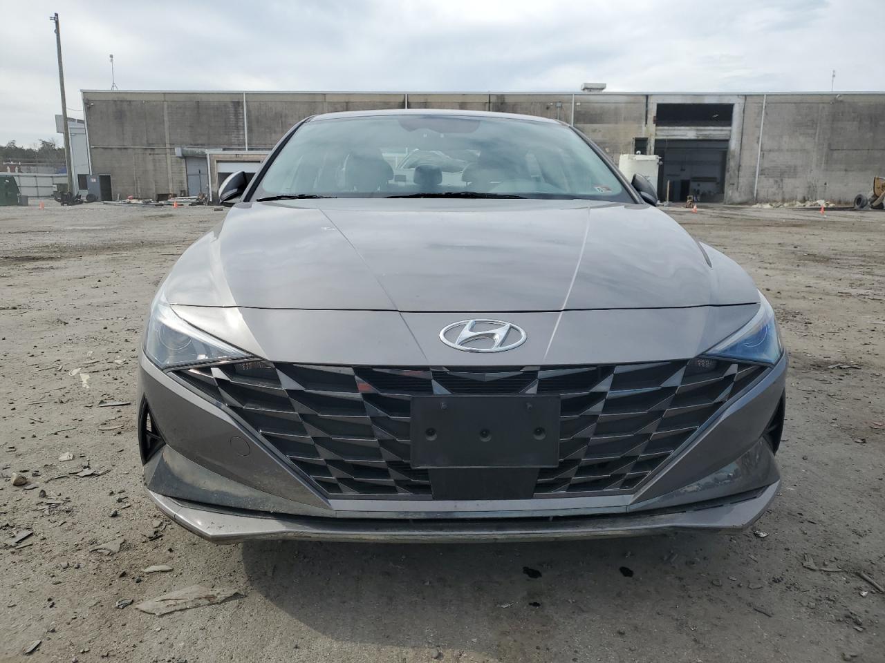 2022 HYUNDAI ELANTRA SE - Image 5