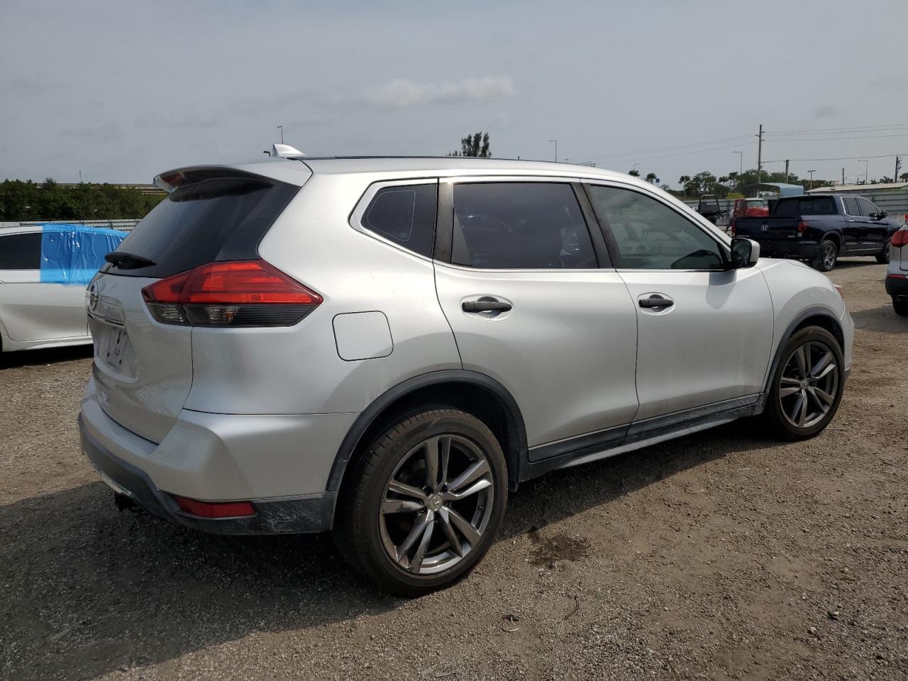2017 NISSAN ROGUE S - Фото 3