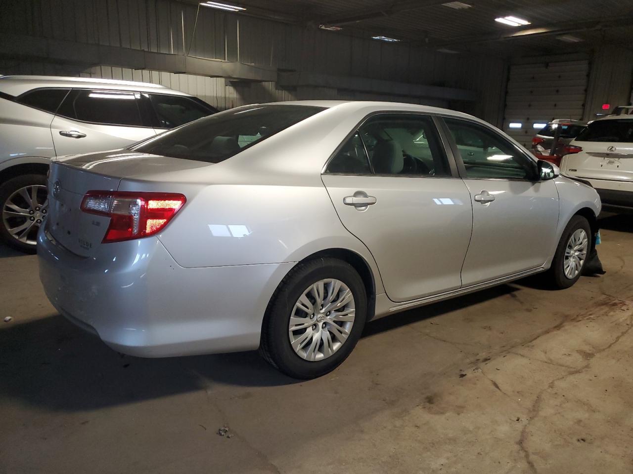 2013 TOYOTA CAMRY L - Фото 3