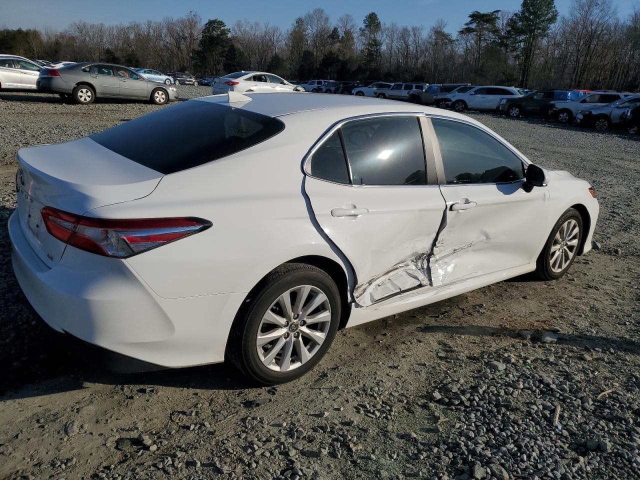 2020 TOYOTA CAMRY LE - Фото 3