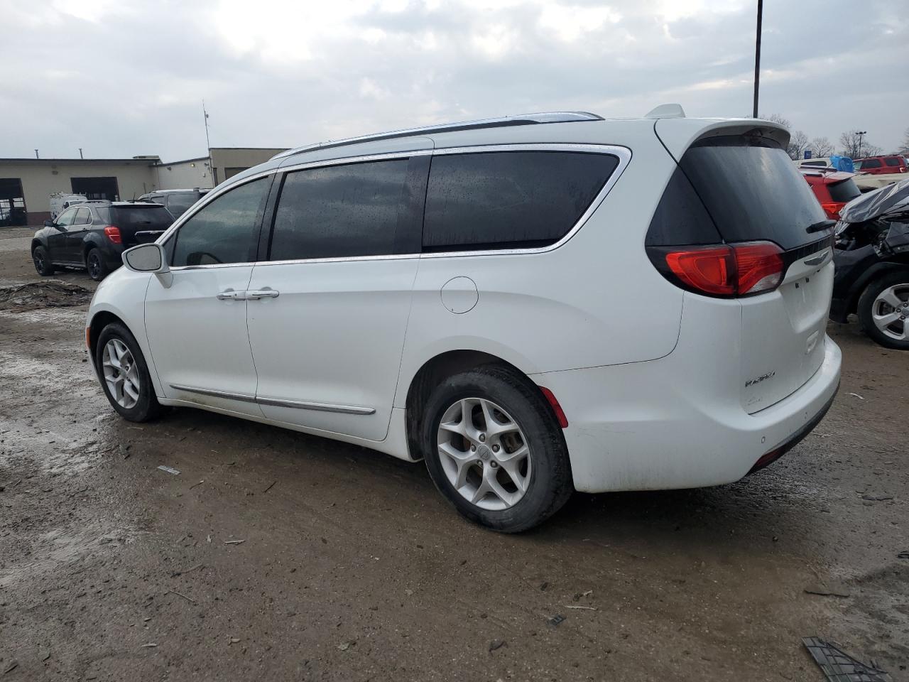 2017 CHRYSLER PACIFICA T - Image 2