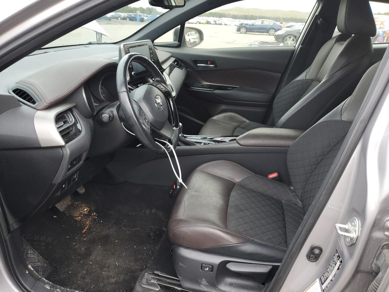 2019 TOYOTA C-HR XLE - Image 7