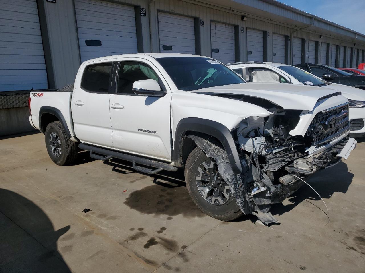 2017 TOYOTA TACOMA DOU - Фото 4