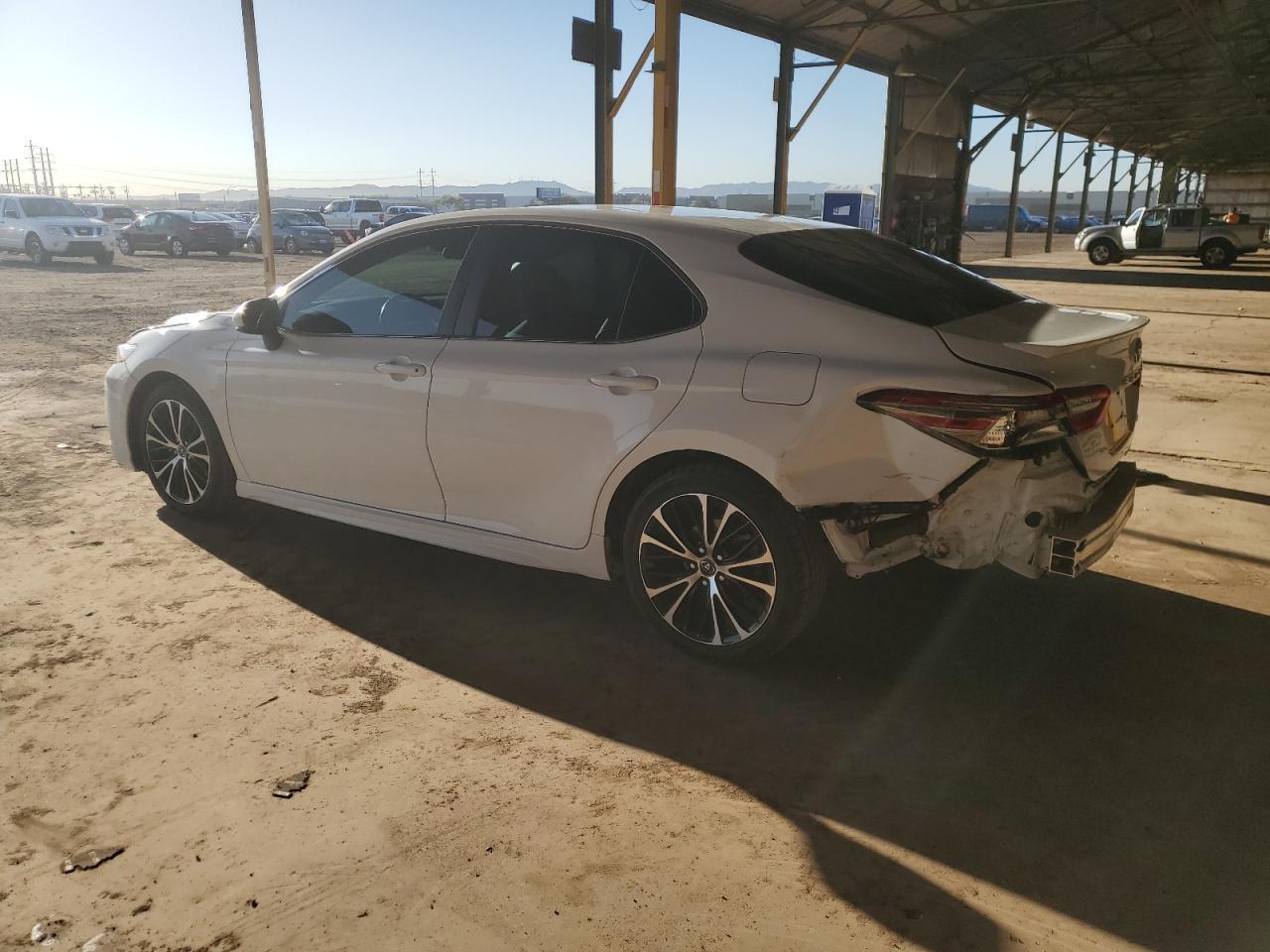2018 TOYOTA CAMRY L - Фото 2