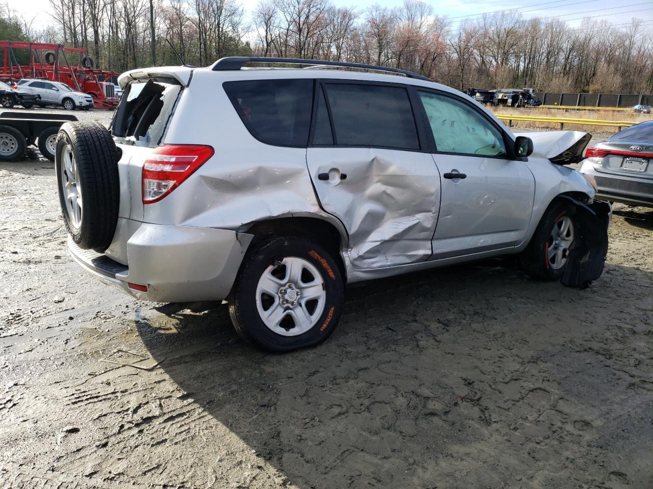 2011 TOYOTA RAV4 - Фото 3
