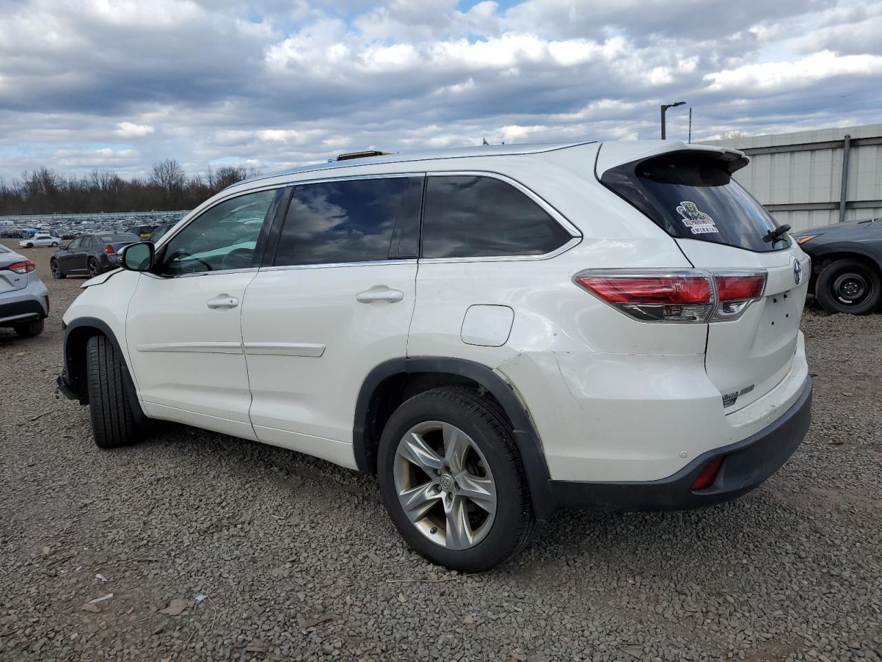 2015 TOYOTA HIGHLANDER - Image 2