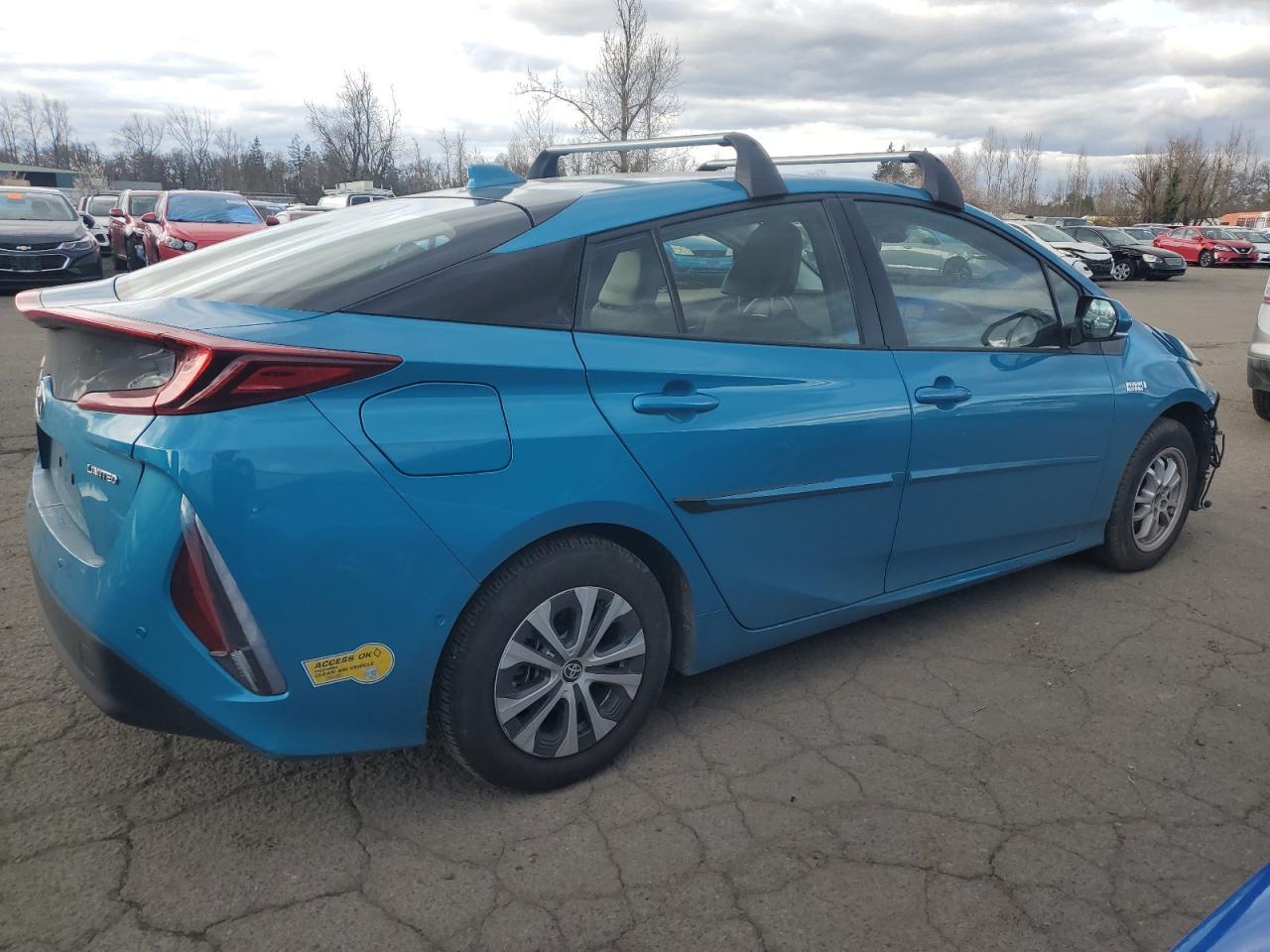 2022 TOYOTA PRIUS PRIM - Image 3