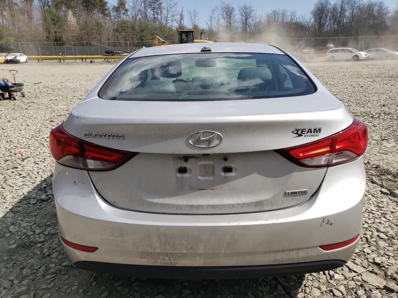 2015 HYUNDAI ELANTRA SE - Image 6