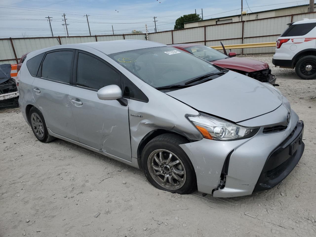 2017 TOYOTA PRIUS V - Image 4