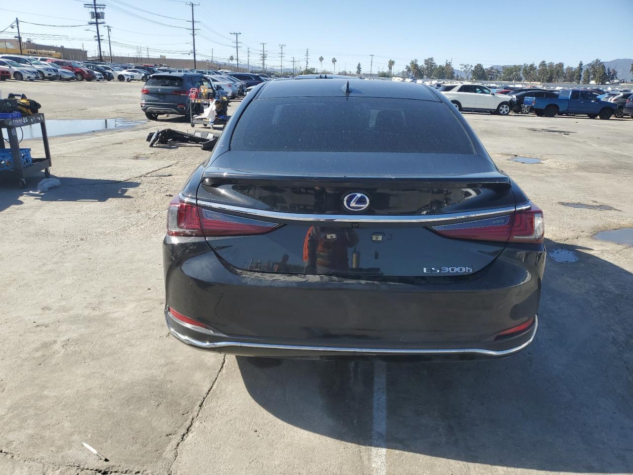 2022 LEXUS ES 300H BA - Фото 6