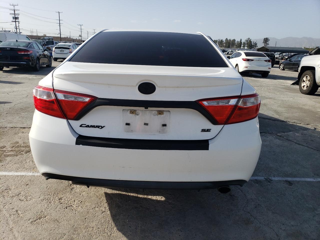 2017 TOYOTA CAMRY LE - Image 6