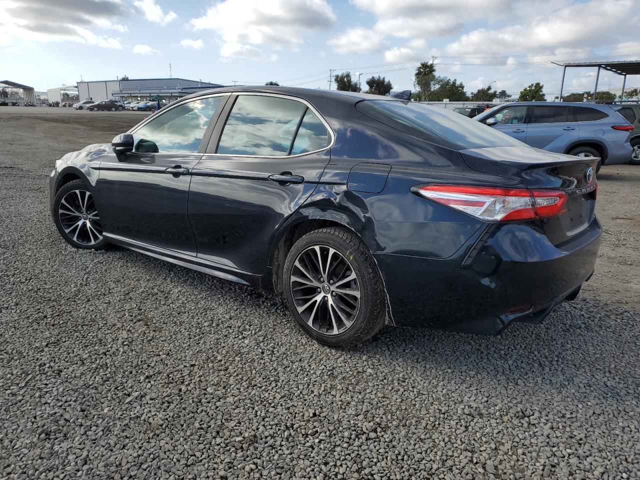 2020 TOYOTA CAMRY SE - Image 2