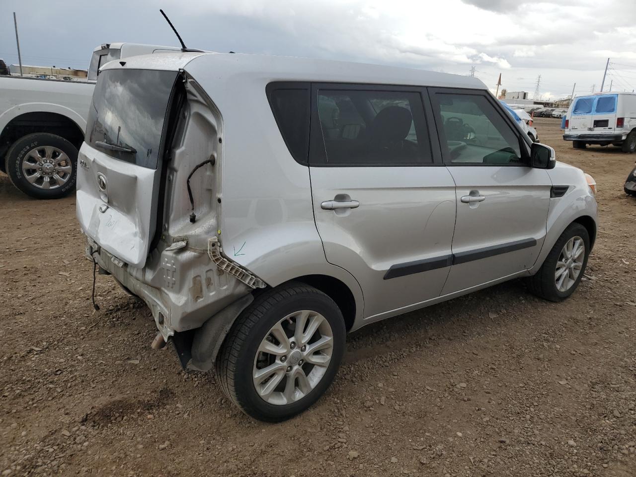 2013 KIA SOUL + - Image 3