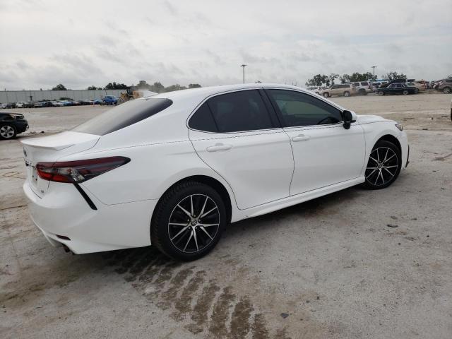 2021 Toyota Camry Se - Фото 3