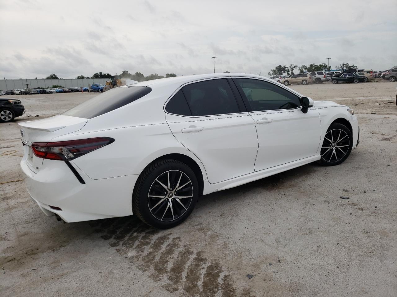 2021 TOYOTA CAMRY SE - Image 3