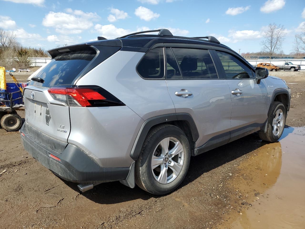 2021 TOYOTA RAV4 LE - Фото 3