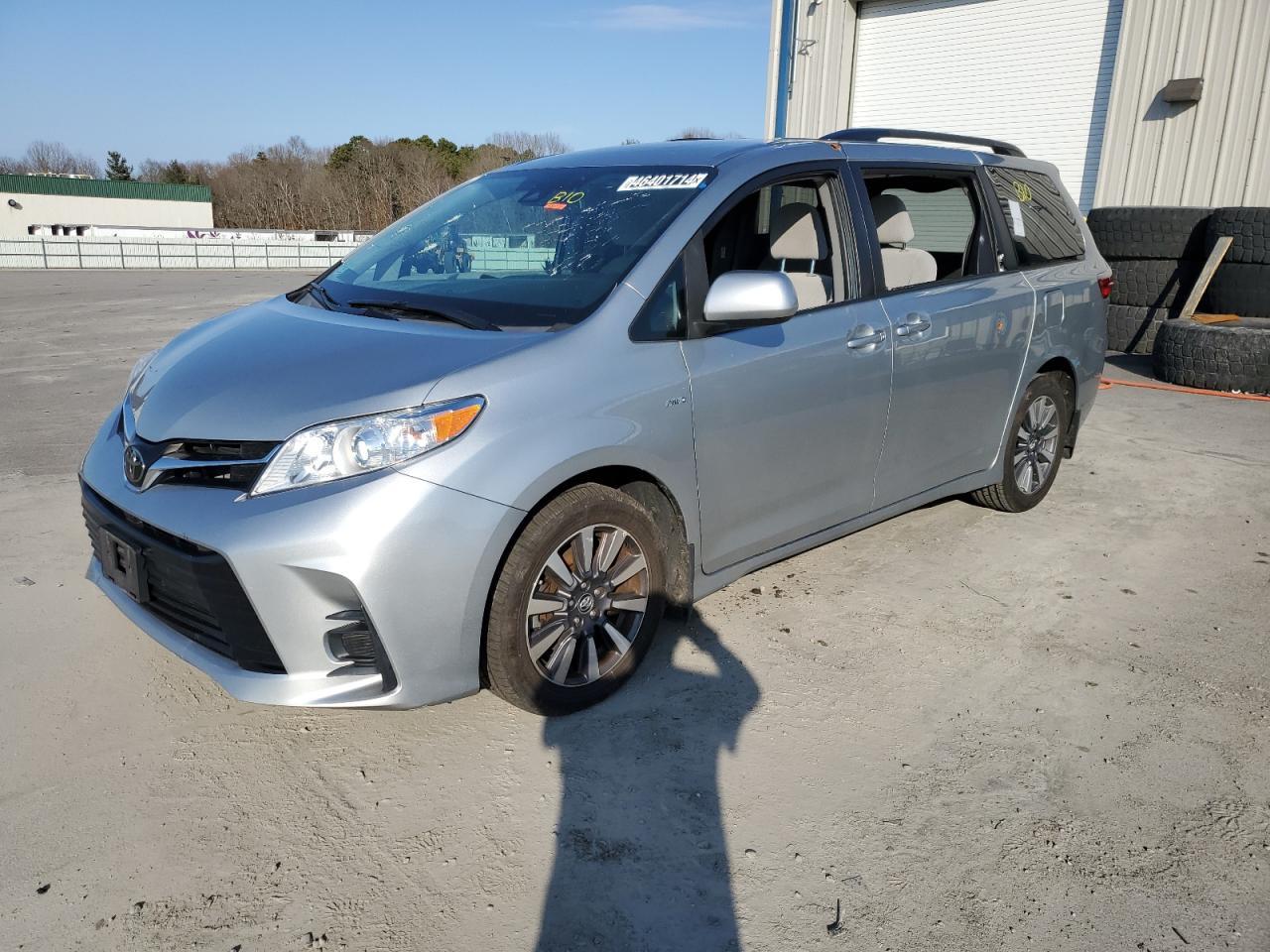 2020 TOYOTA SIENNA LE