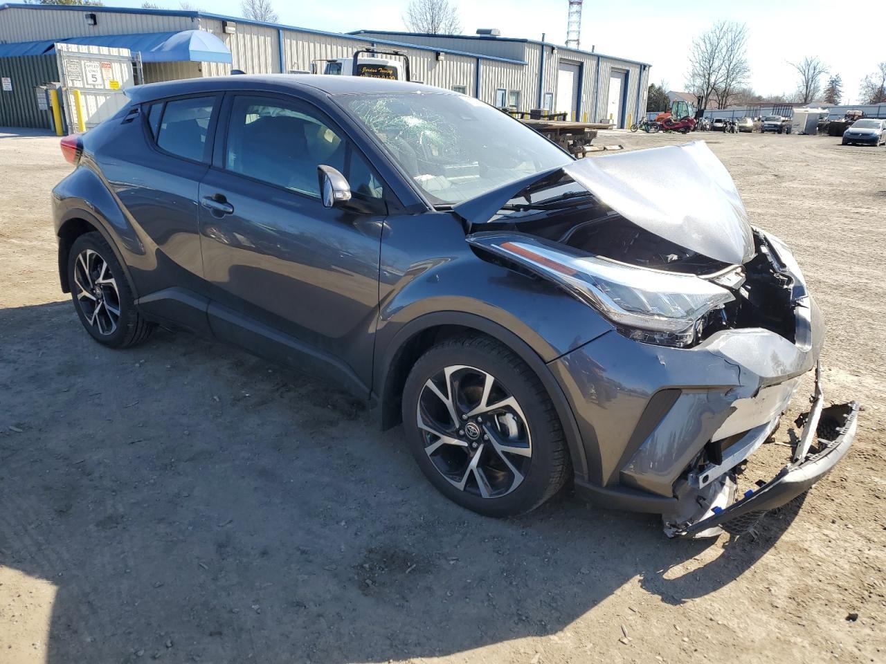 2022 TOYOTA C-HR XLE - Фото 4