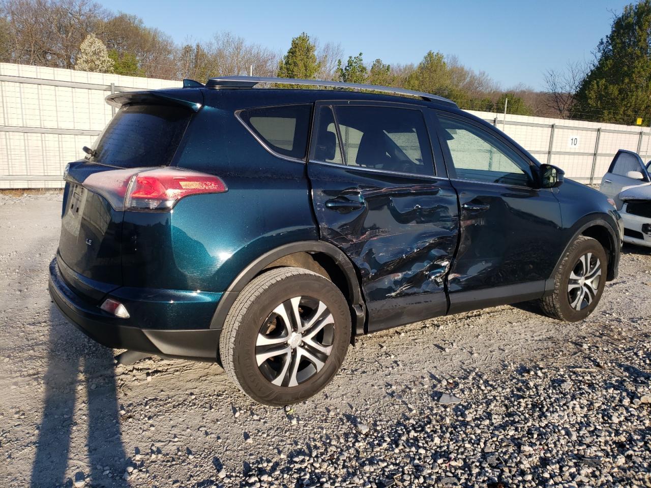 2017 TOYOTA RAV4 LE - Фото 3
