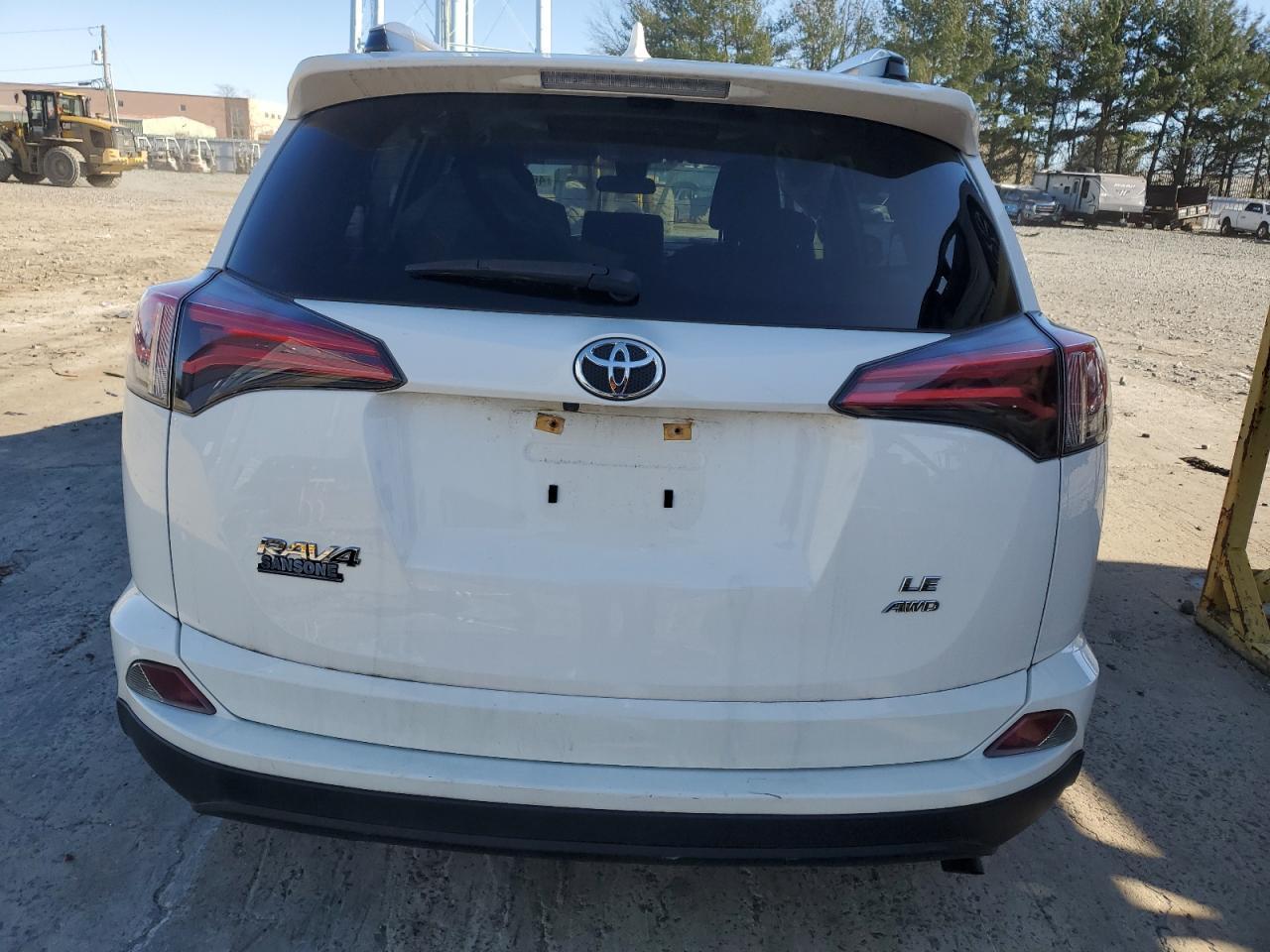 2018 TOYOTA RAV4 LE - Фото 6