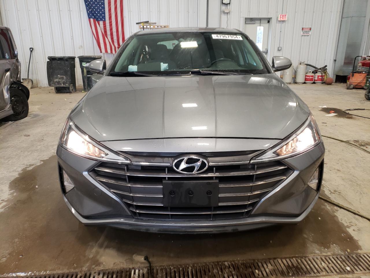 2019 HYUNDAI ELANTRA SE - Фото 5