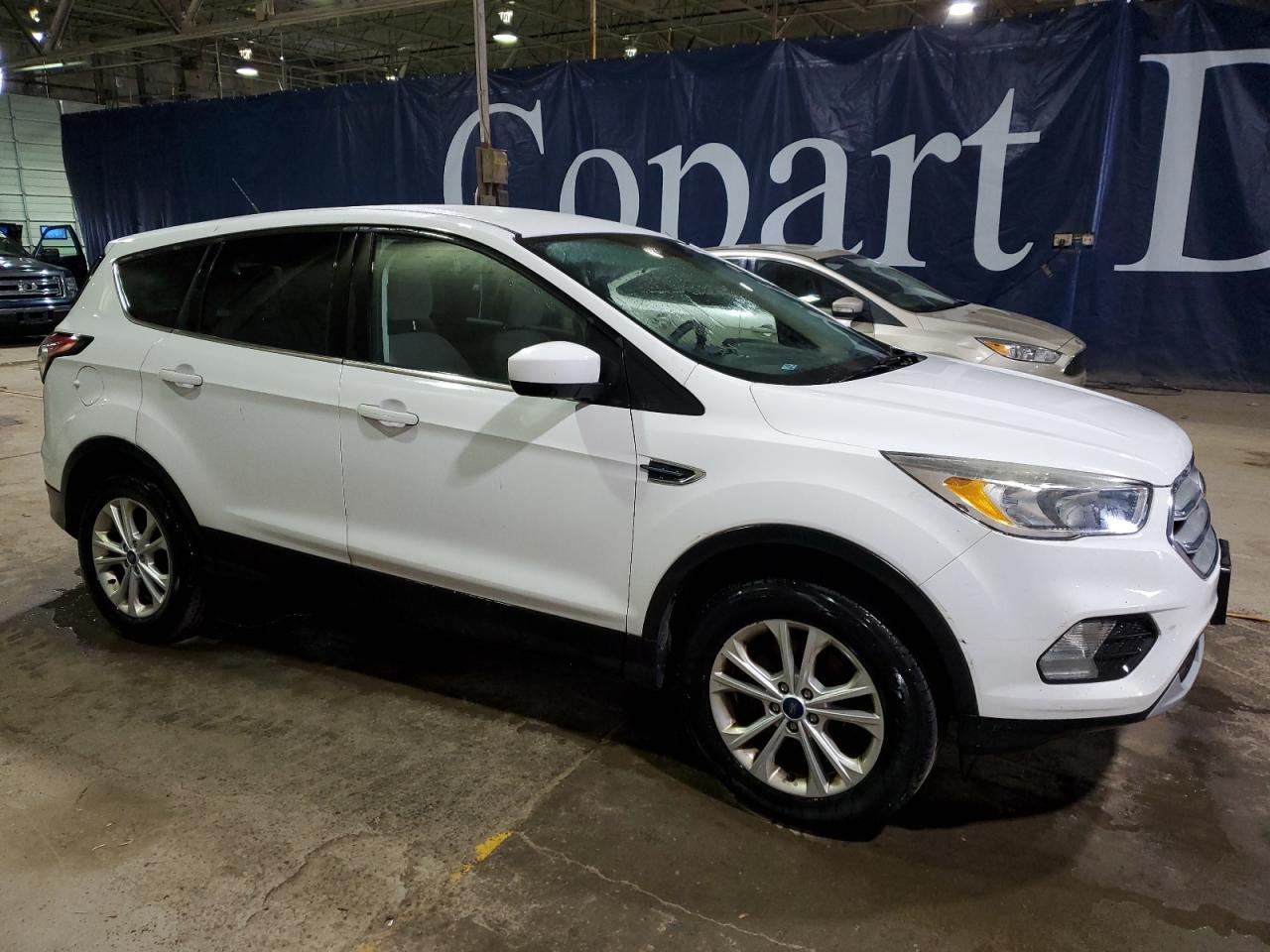 2017 FORD ESCAPE SE - Фото 4