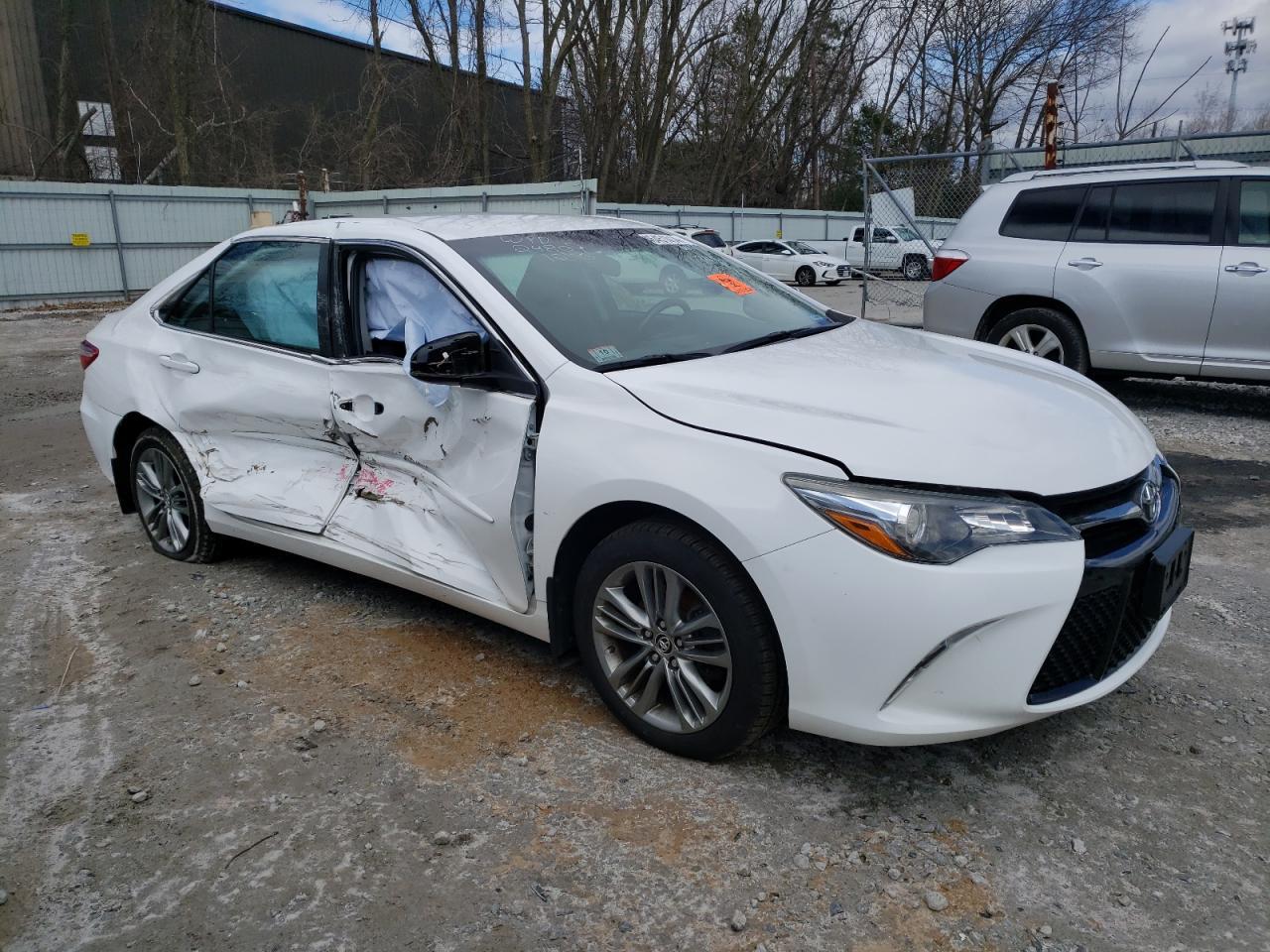 2015 TOYOTA CAMRY LE - Image 4