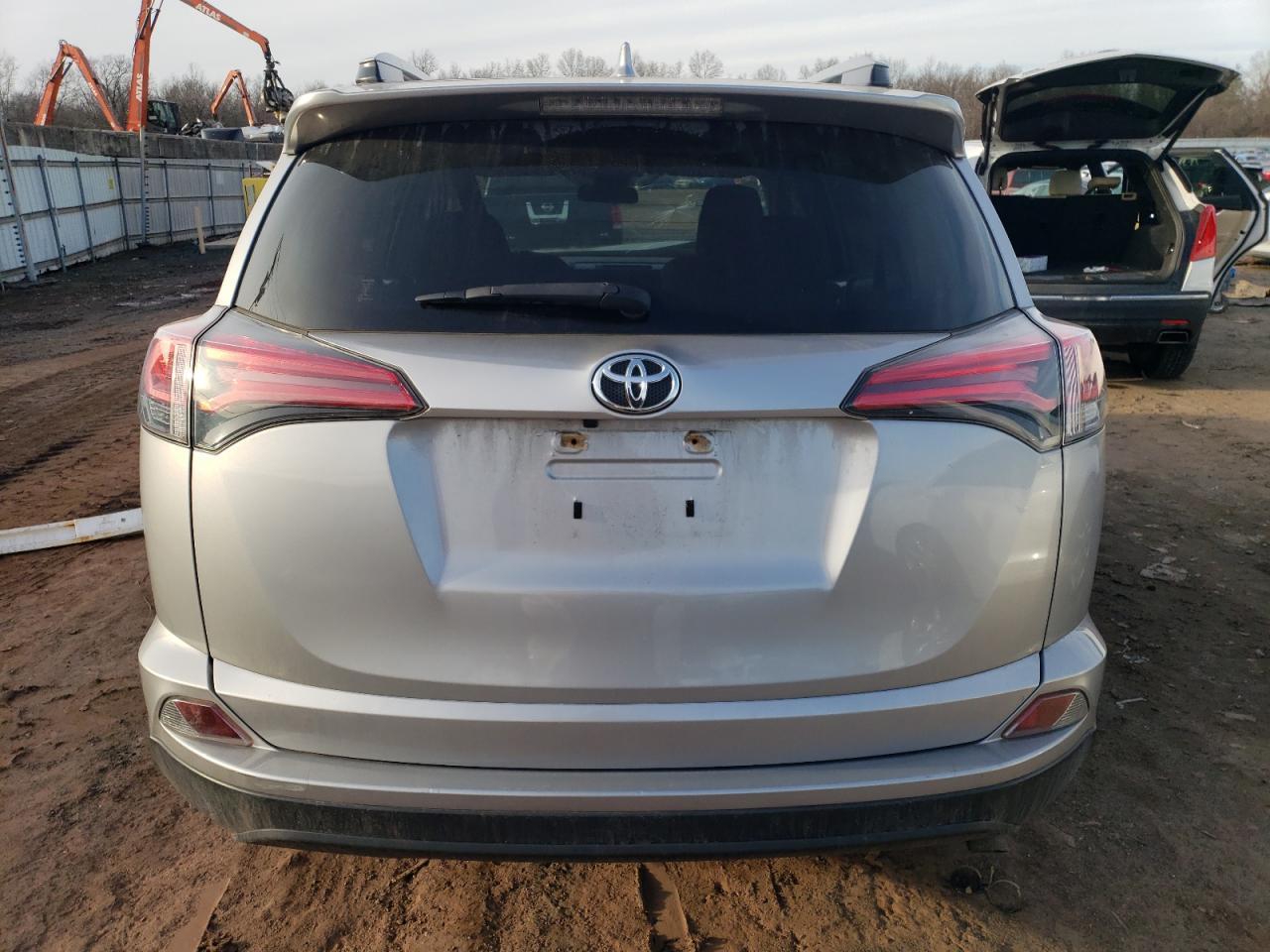 2018 TOYOTA RAV4 LE - Фото 6