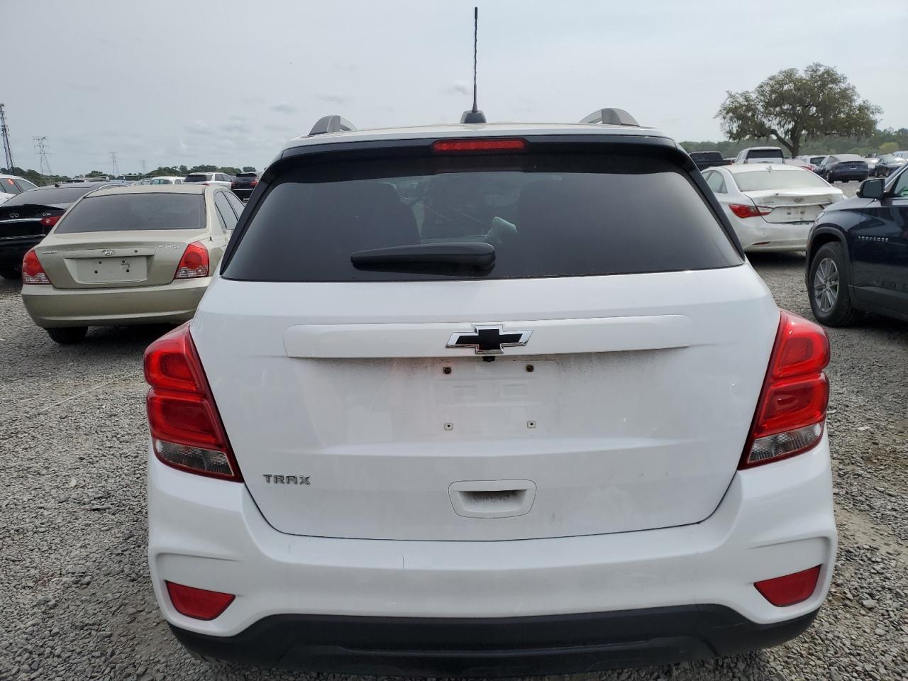 2021 CHEVROLET TRAX 1LT - Image 6