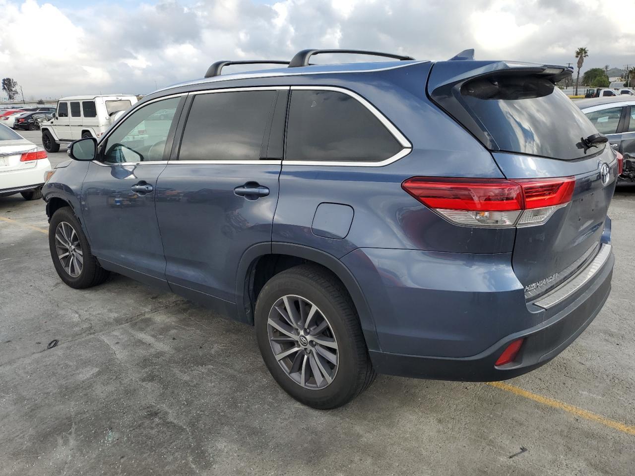 2019 TOYOTA HIGHLANDER - Фото 2