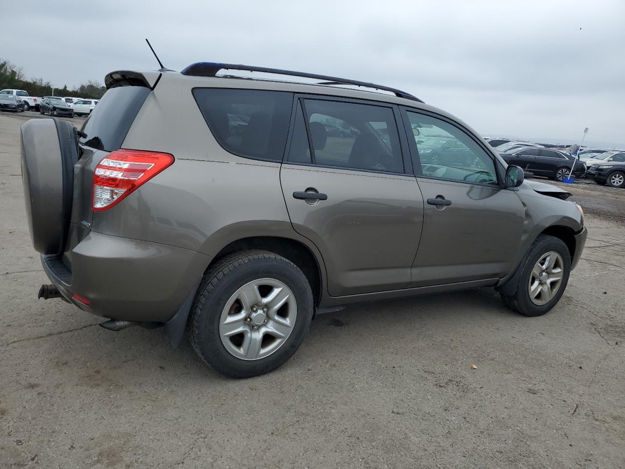 2011 TOYOTA RAV4 - Фото 3