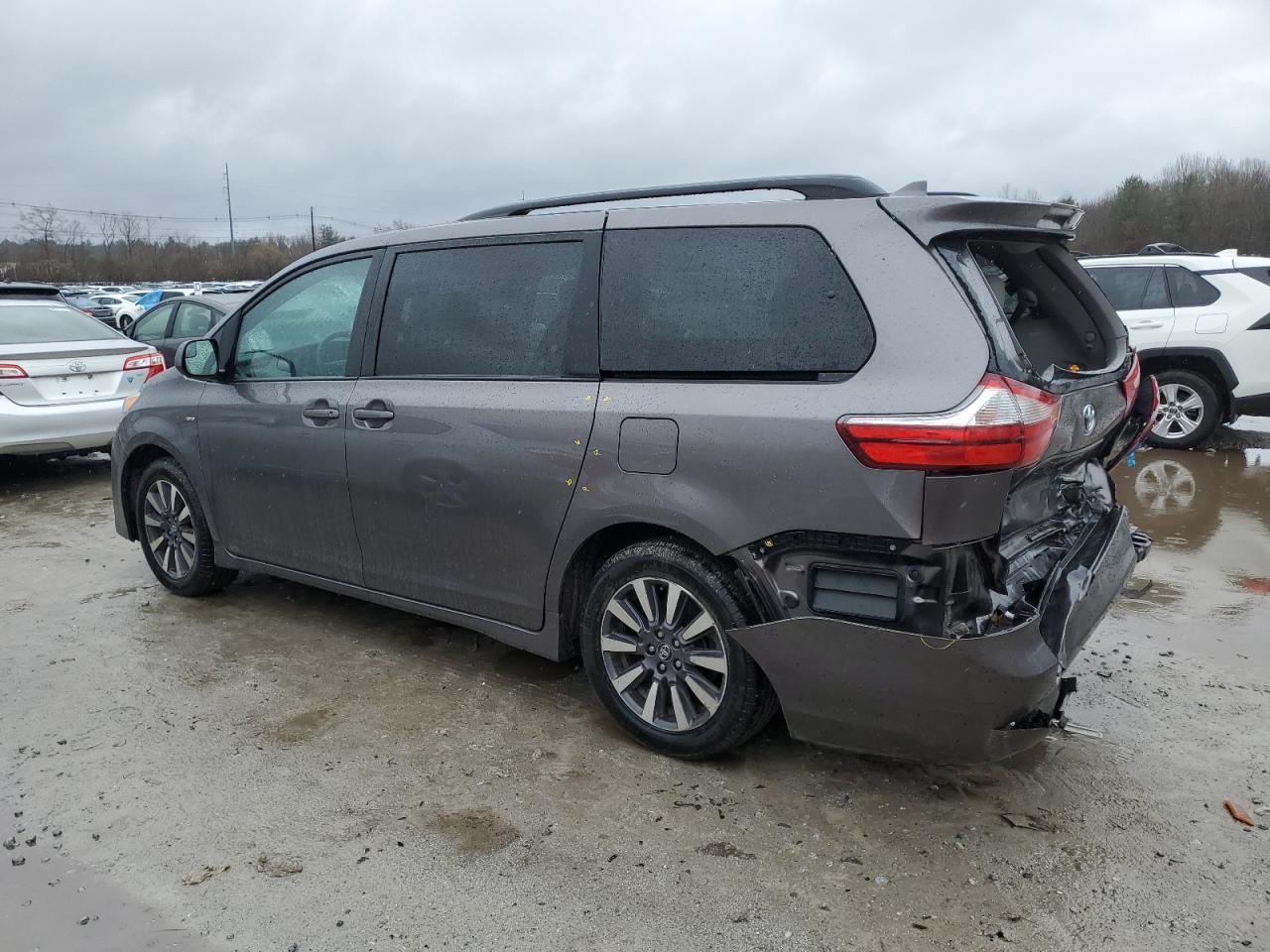 2019 TOYOTA SIENNA LE - Фото 2