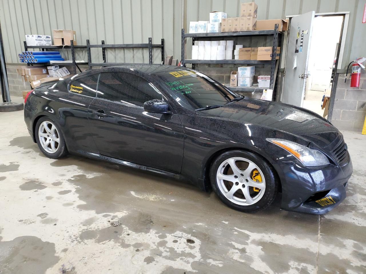 2011 INFINITI G37 - Image 4