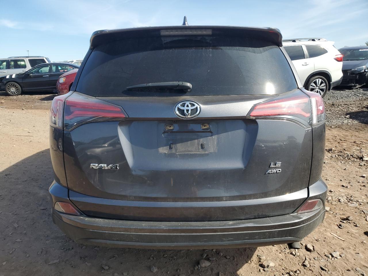 2018 TOYOTA RAV4 LE - Фото 6