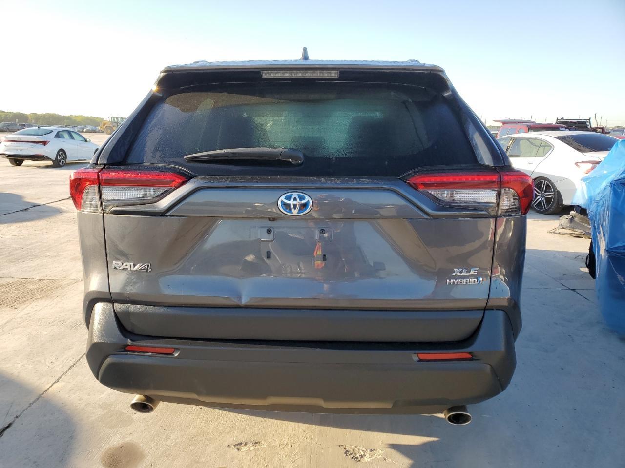 2020 TOYOTA RAV4 XLE - Image 6