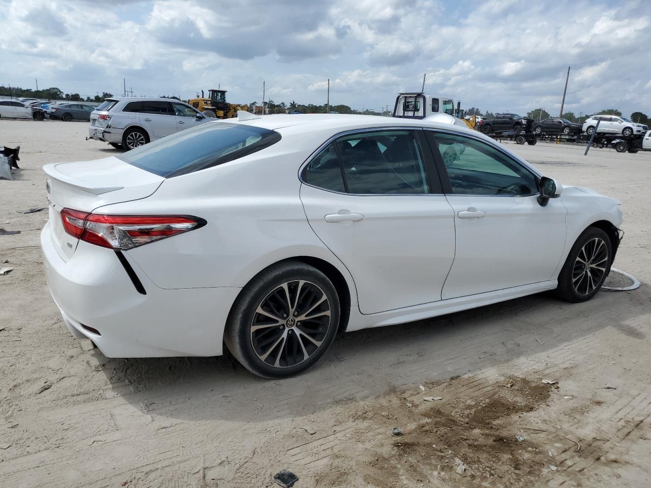 2020 TOYOTA CAMRY SE - Image 3