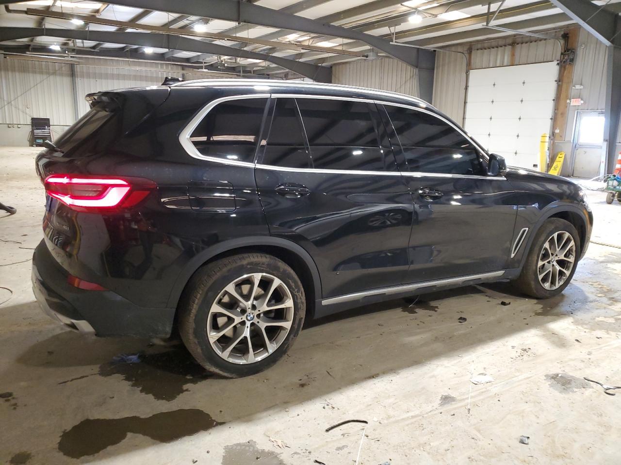 2023 BMW X5 XDRIVE4 - Фото 3