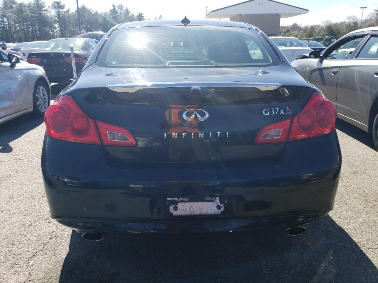 2011 INFINITI G37 - Image 6