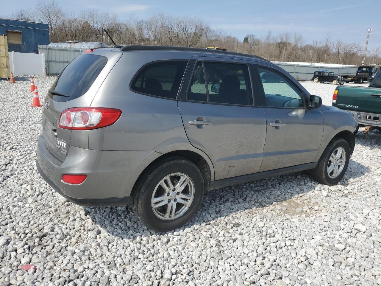 2011 HYUNDAI SANTA FE G - Image 3