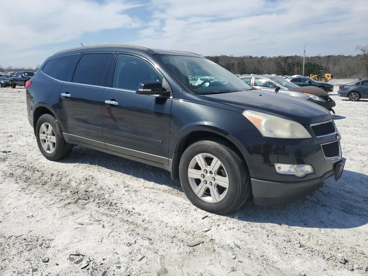 2011 CHEVROLET TRAVERSE L - Image 4