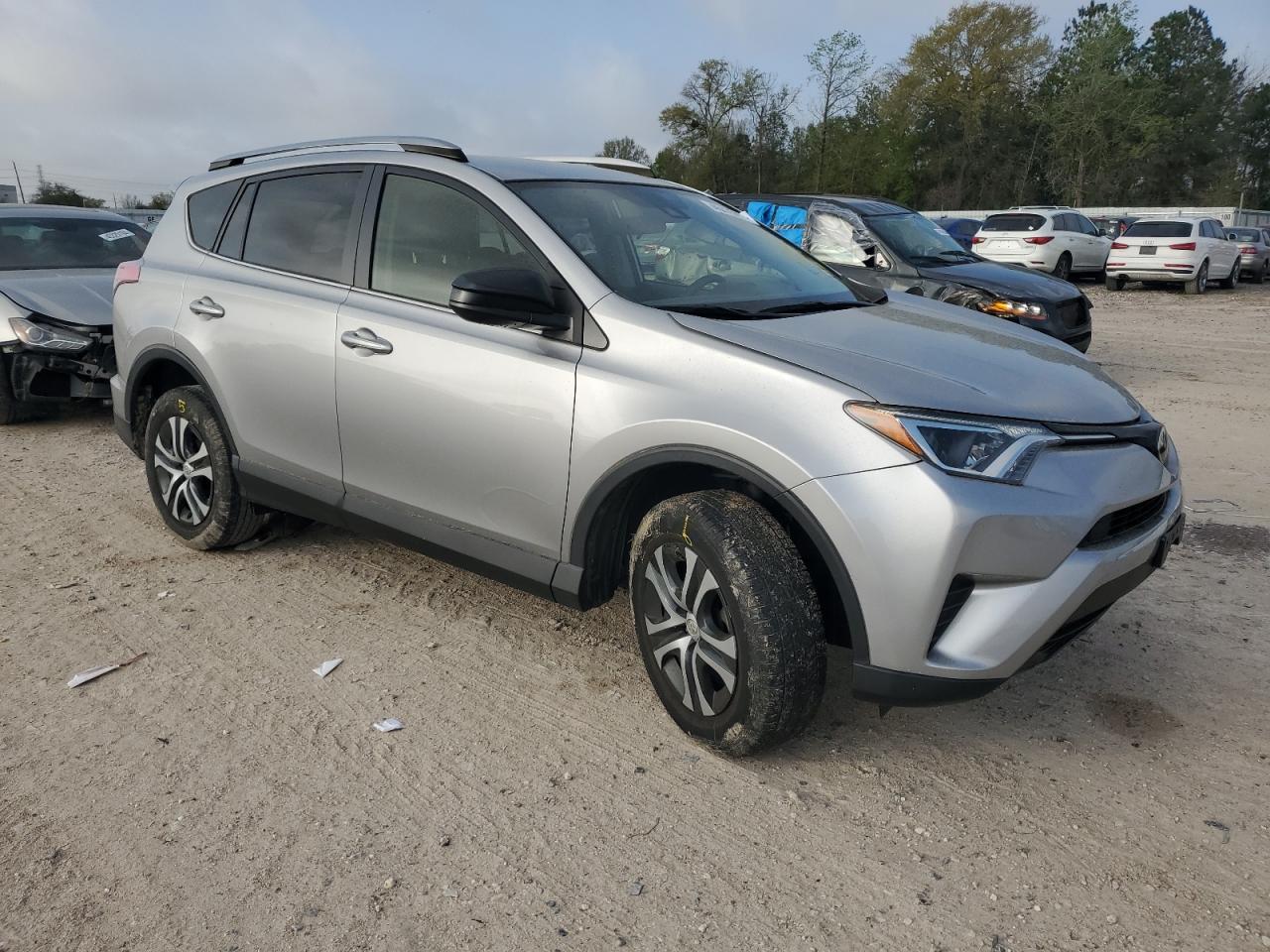2018 TOYOTA RAV4 LE - Фото 4