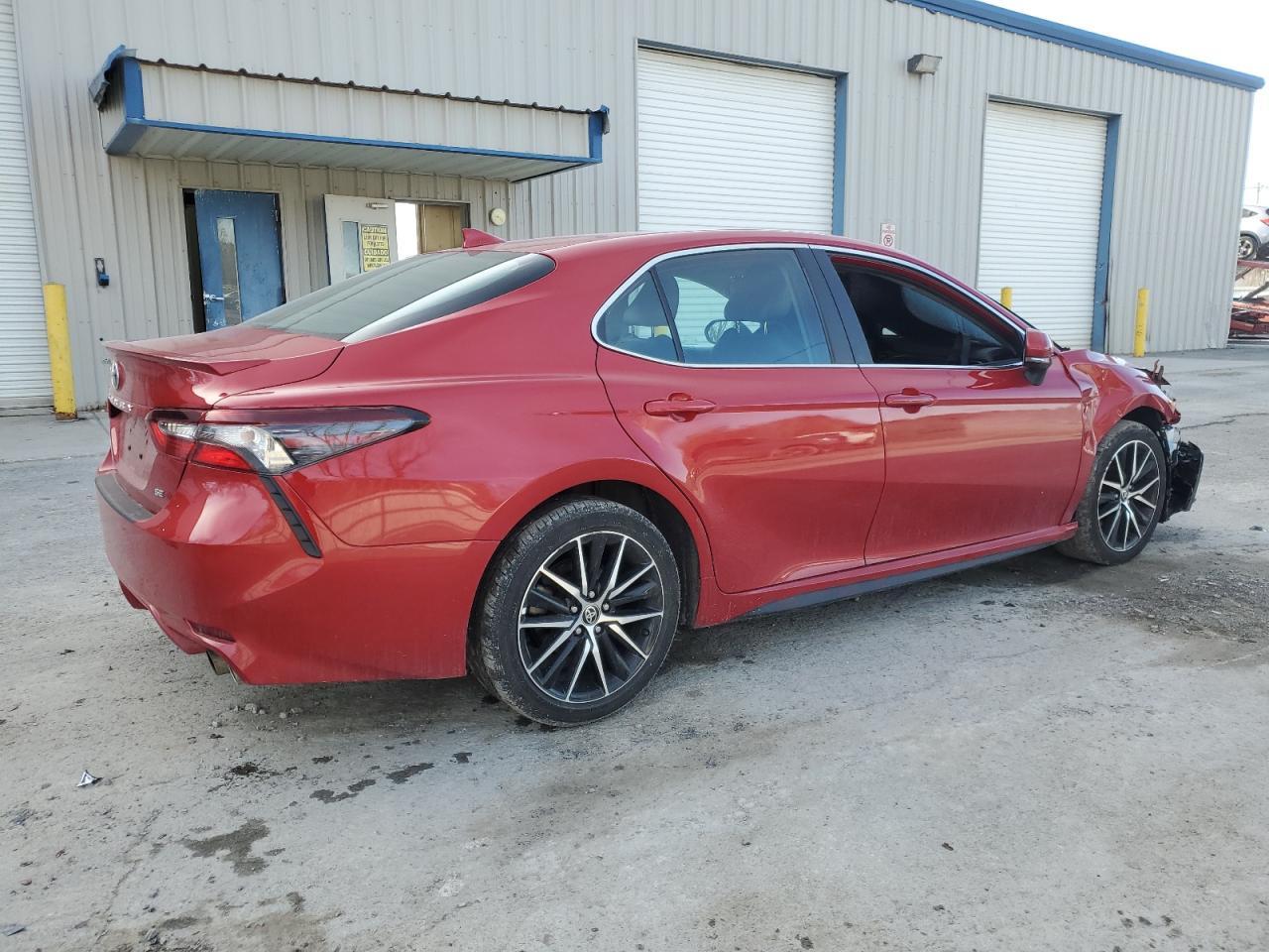 2021 TOYOTA CAMRY SE - Image 3